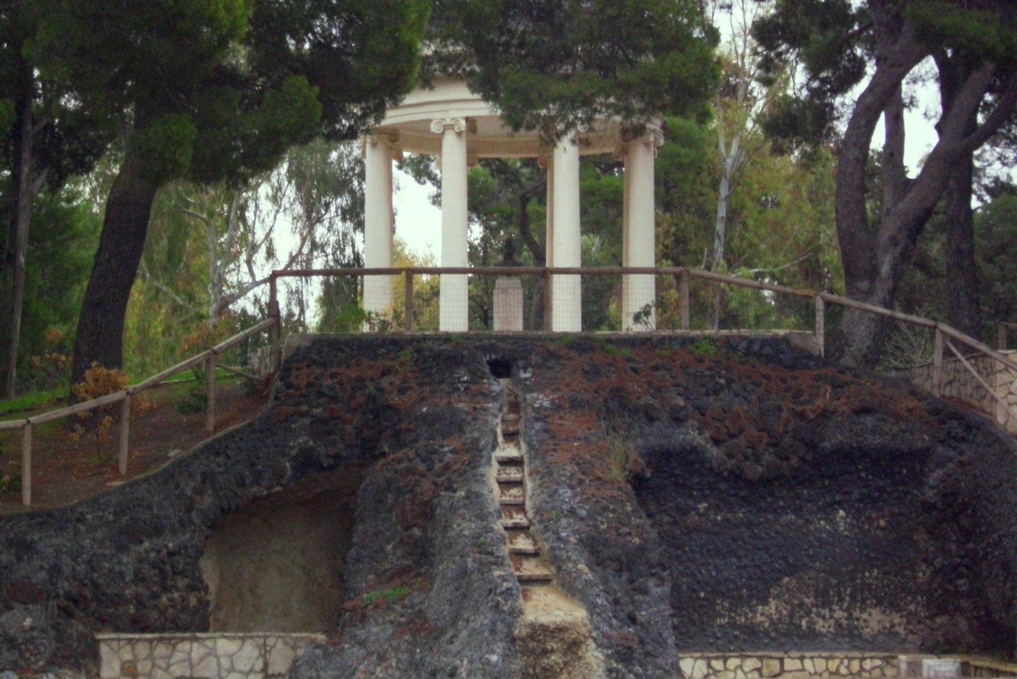 Giuseppe Rosati's monument (3).JPG